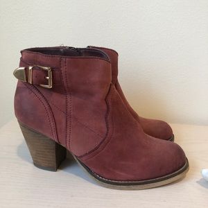 Suede Steve Madden booties